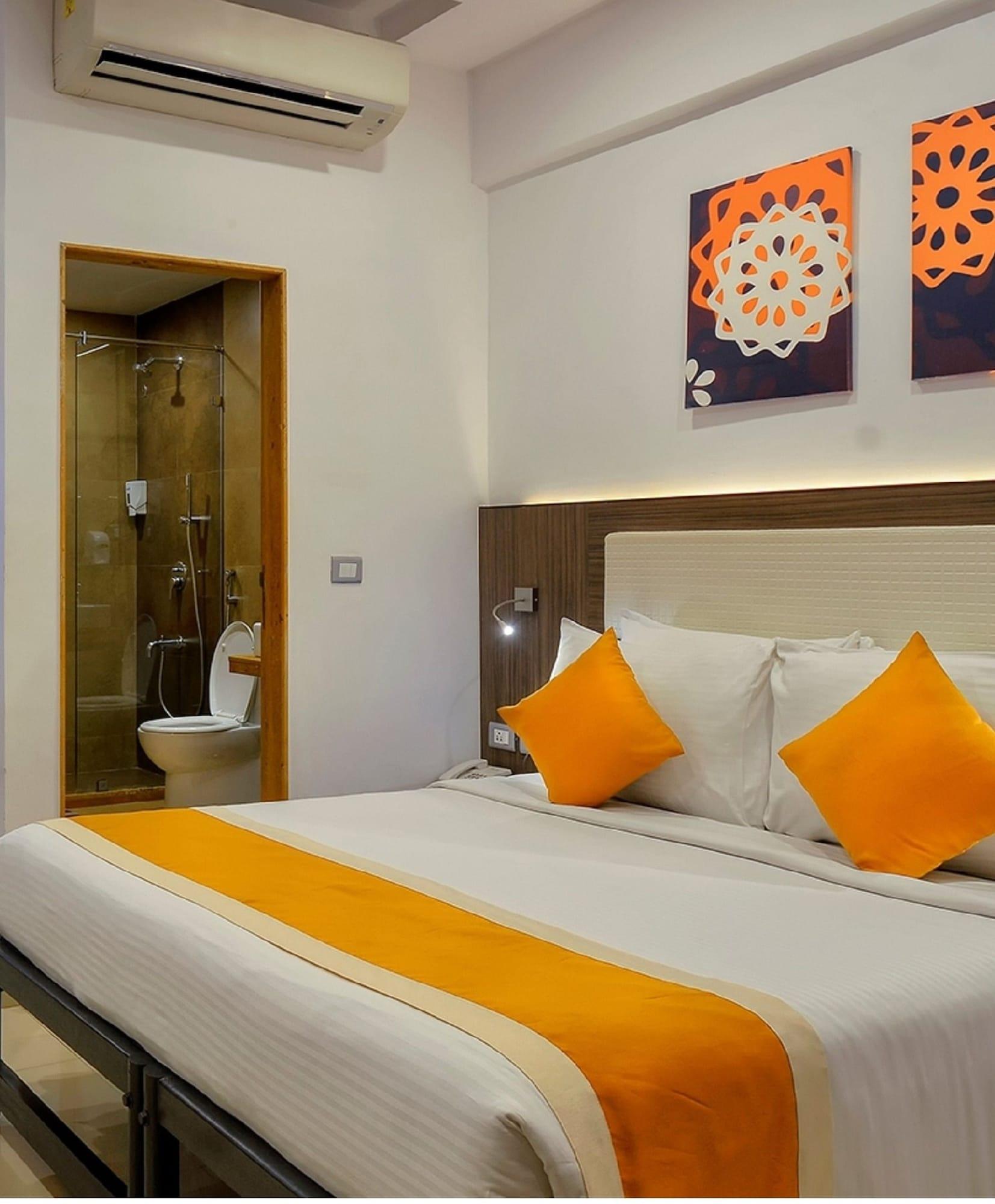 ทรีเฮาส์ เนปจูน Hotel ปณชี ภายนอก รูปภาพ