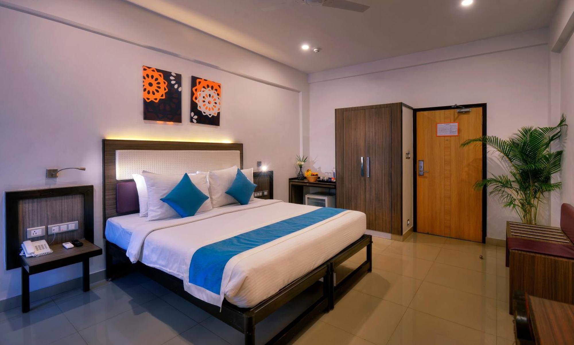 ทรีเฮาส์ เนปจูน Hotel ปณชี ภายนอก รูปภาพ