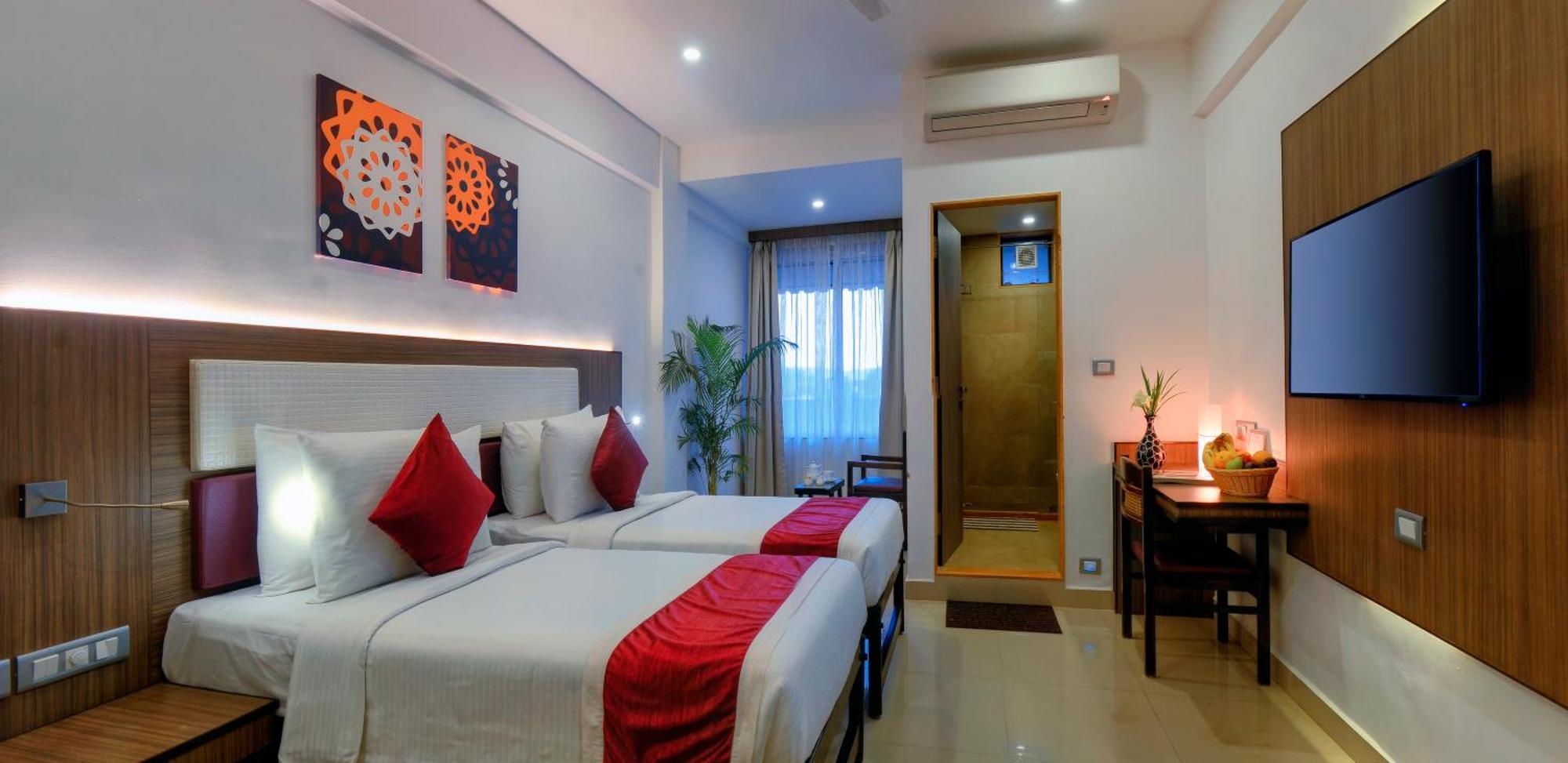 ทรีเฮาส์ เนปจูน Hotel ปณชี ภายนอก รูปภาพ