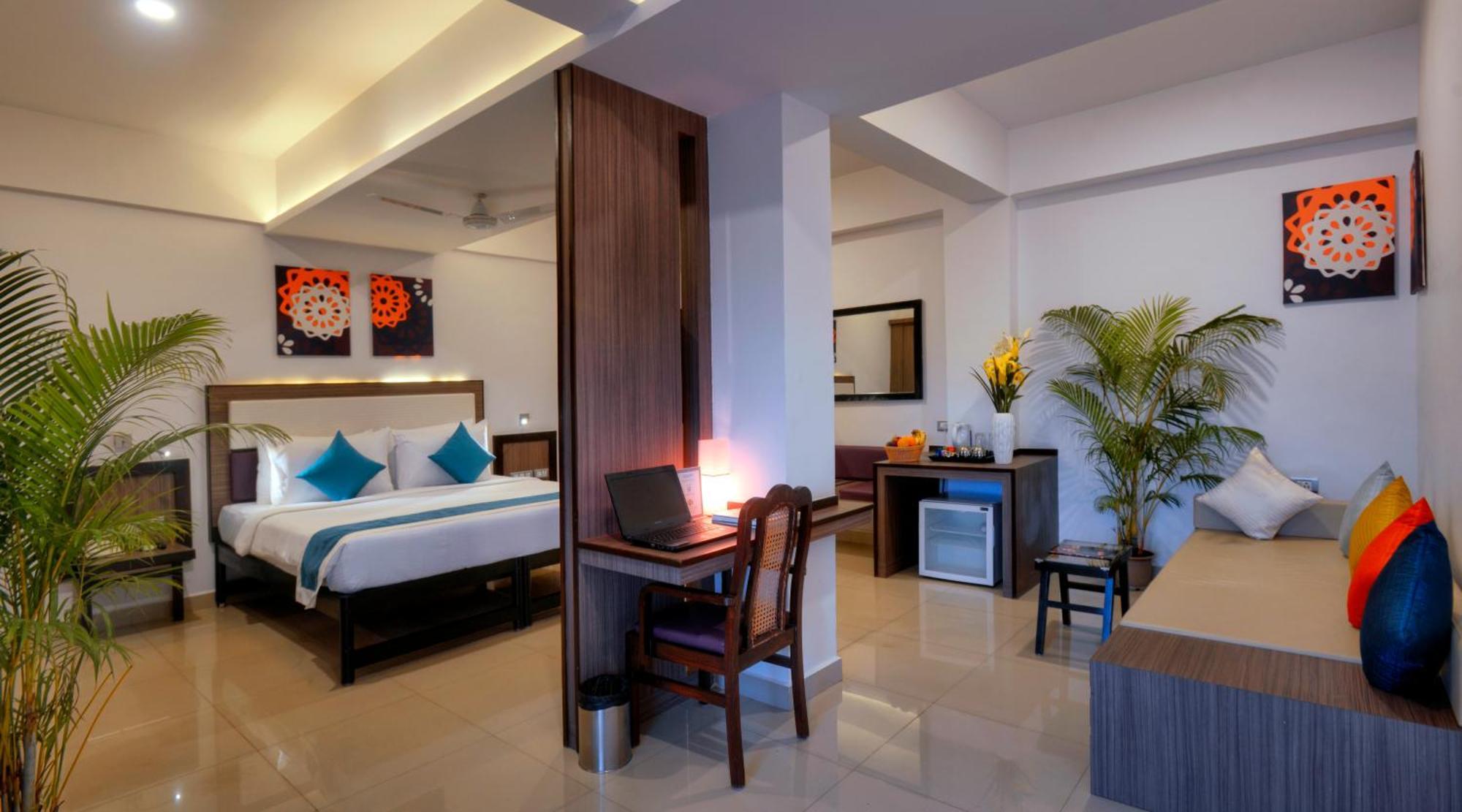 ทรีเฮาส์ เนปจูน Hotel ปณชี ภายนอก รูปภาพ