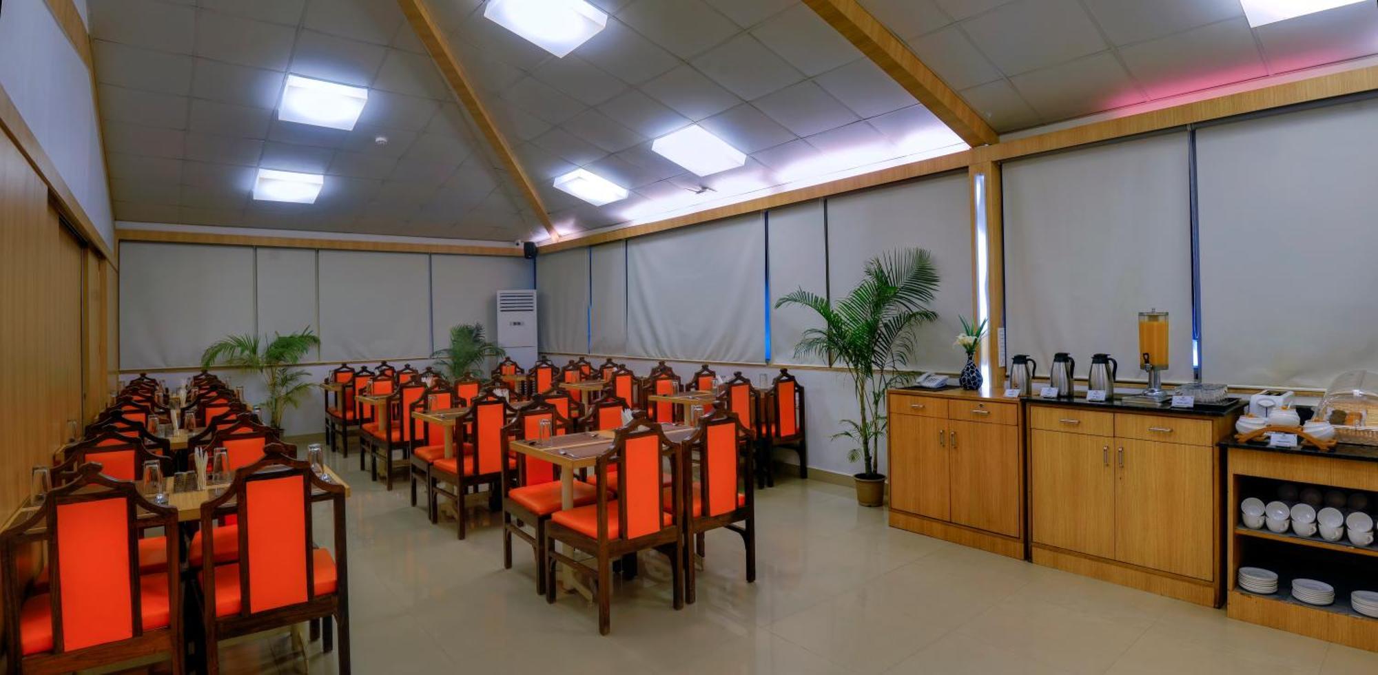 ทรีเฮาส์ เนปจูน Hotel ปณชี ภายนอก รูปภาพ