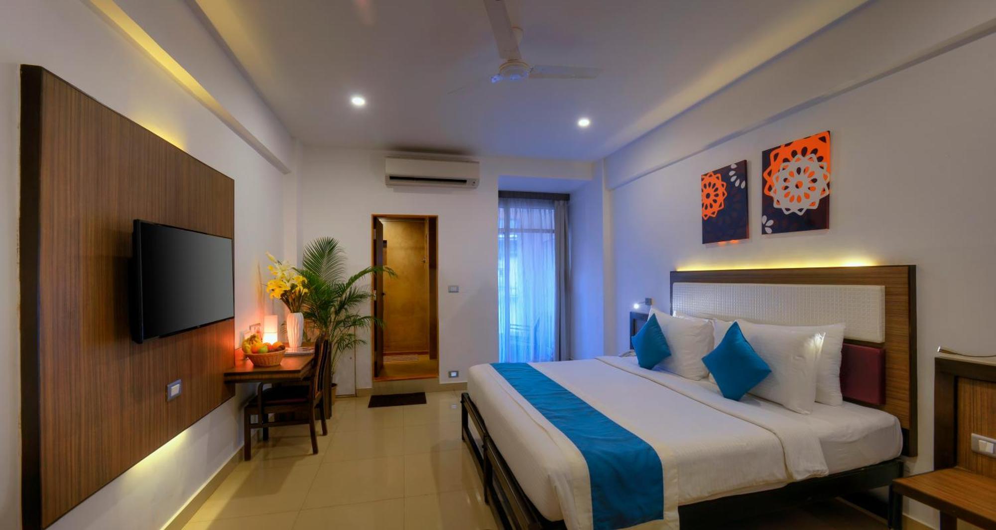 ทรีเฮาส์ เนปจูน Hotel ปณชี ภายนอก รูปภาพ