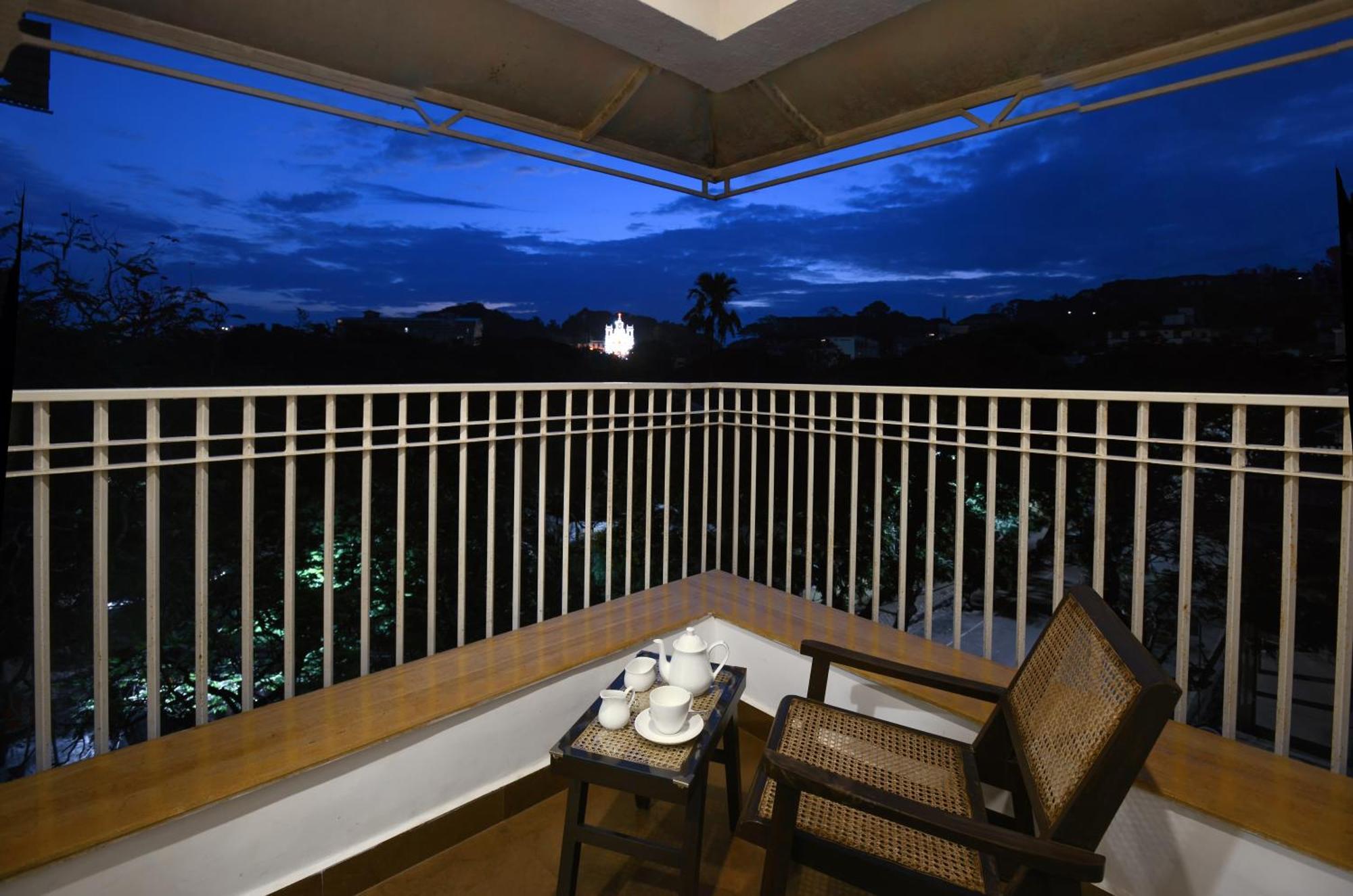 ทรีเฮาส์ เนปจูน Hotel ปณชี ภายนอก รูปภาพ