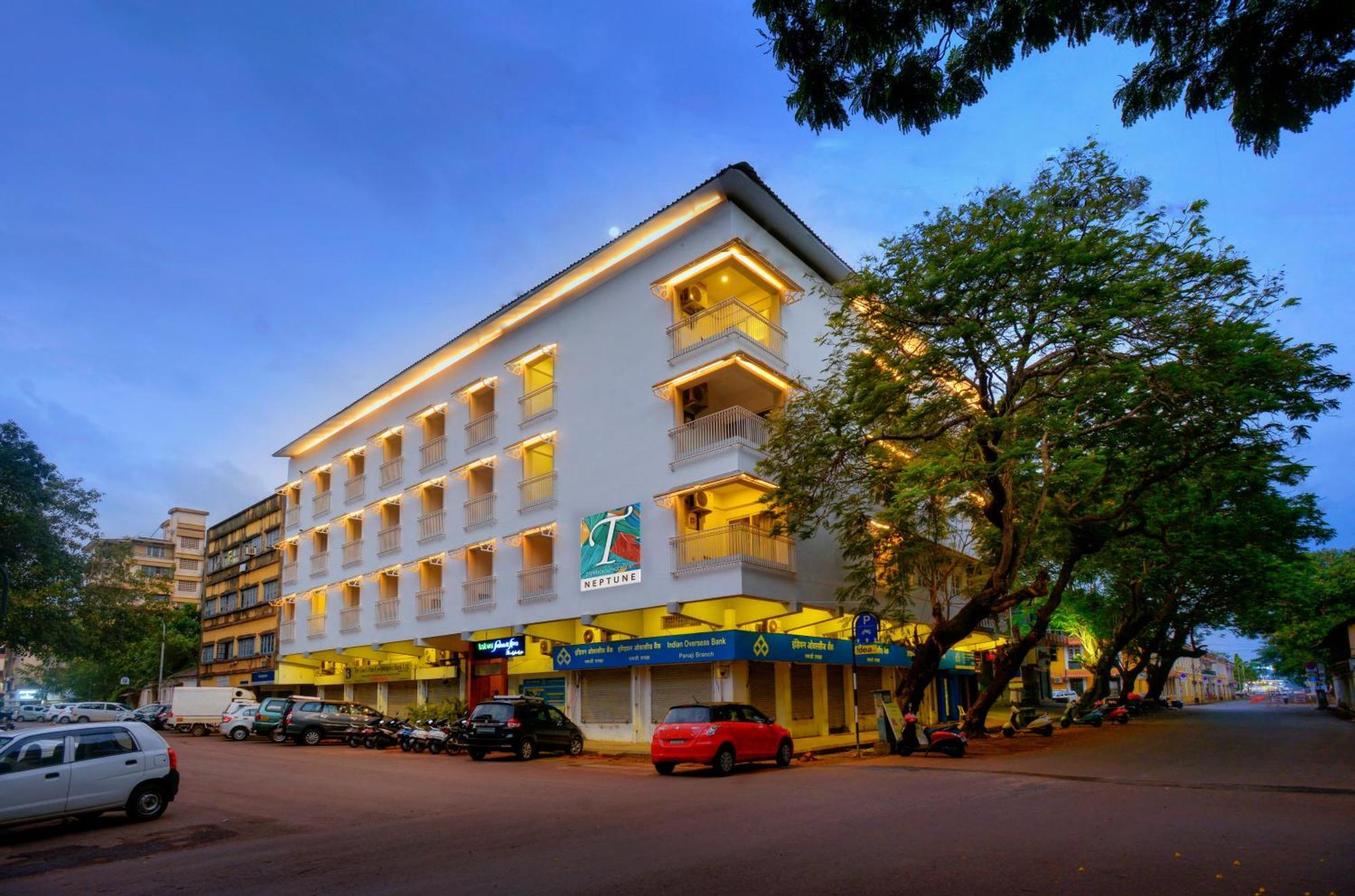 ทรีเฮาส์ เนปจูน Hotel ปณชี ภายนอก รูปภาพ