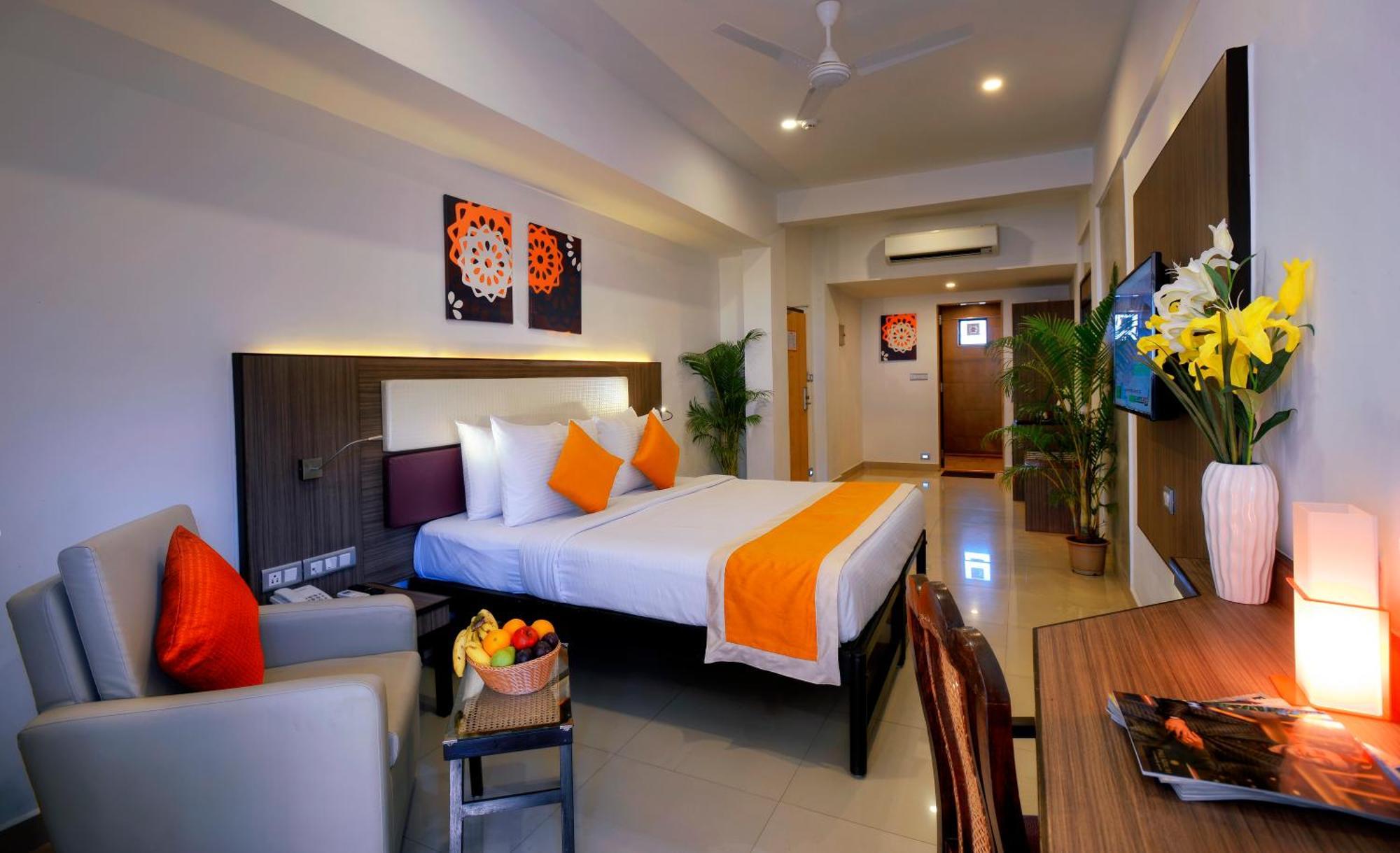 ทรีเฮาส์ เนปจูน Hotel ปณชี ภายนอก รูปภาพ