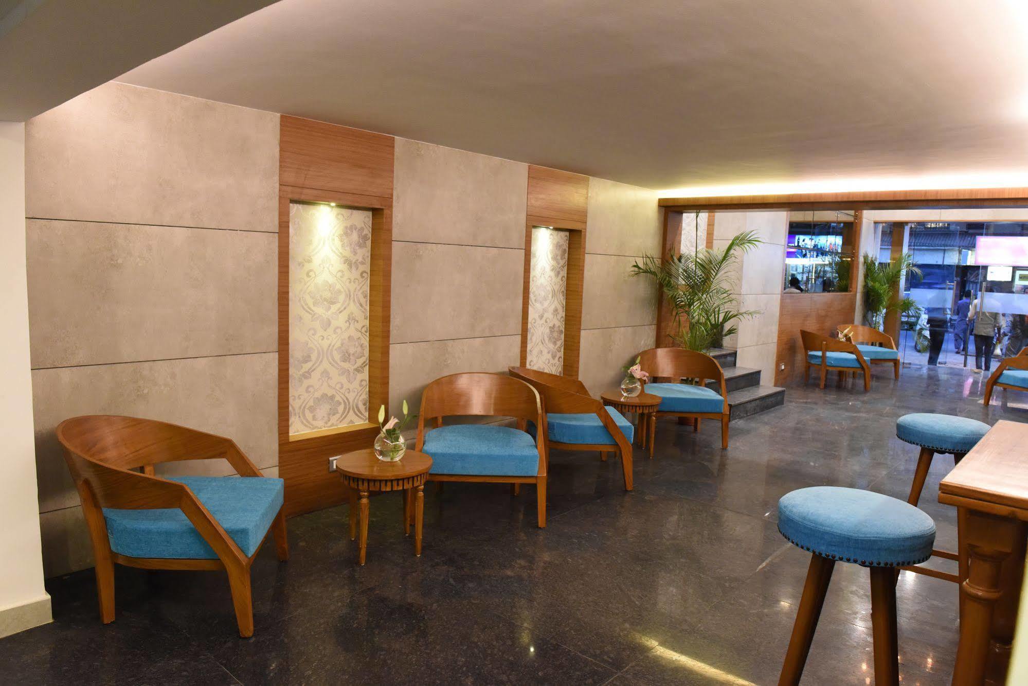 ทรีเฮาส์ เนปจูน Hotel ปณชี ภายนอก รูปภาพ