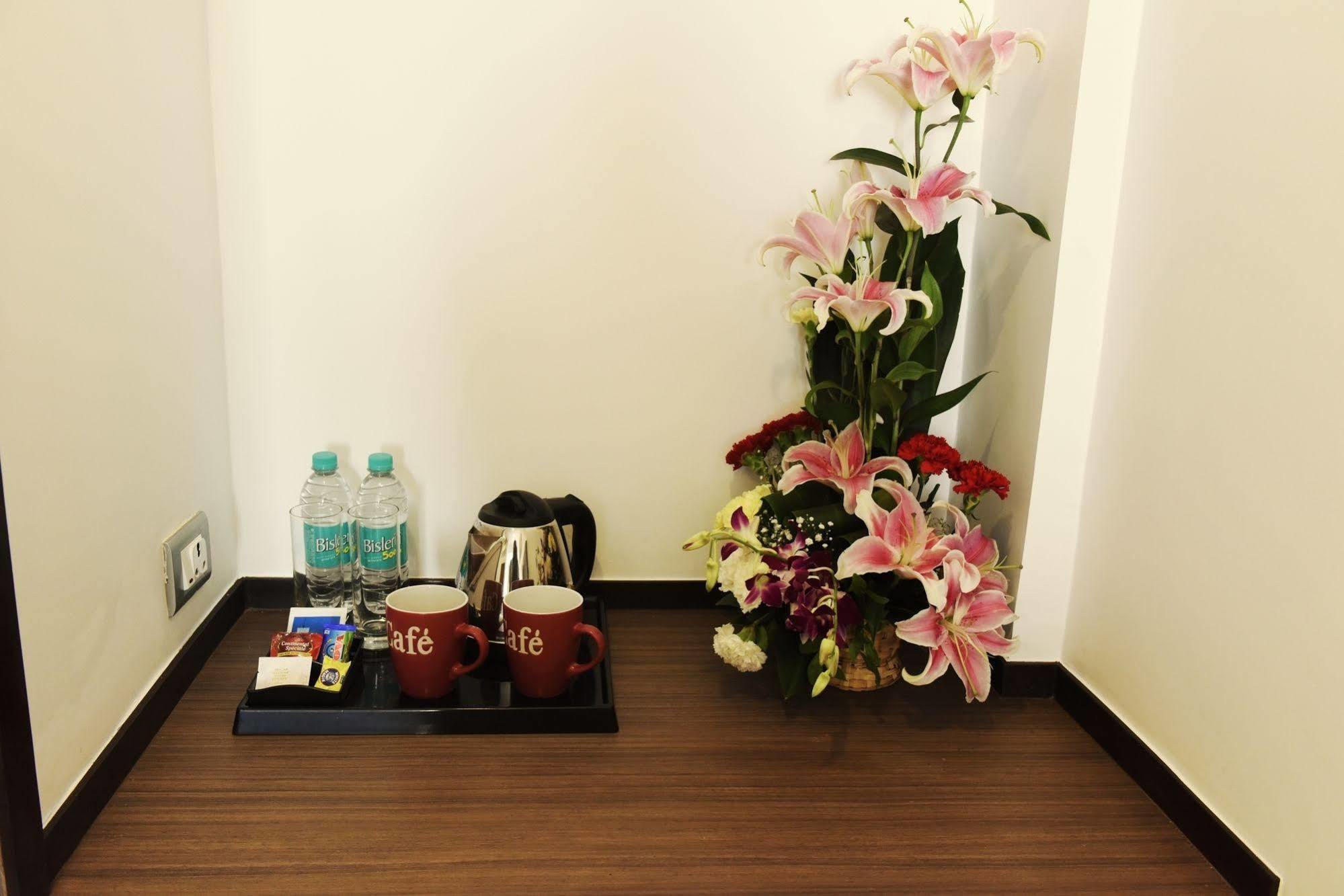 ทรีเฮาส์ เนปจูน Hotel ปณชี ภายนอก รูปภาพ