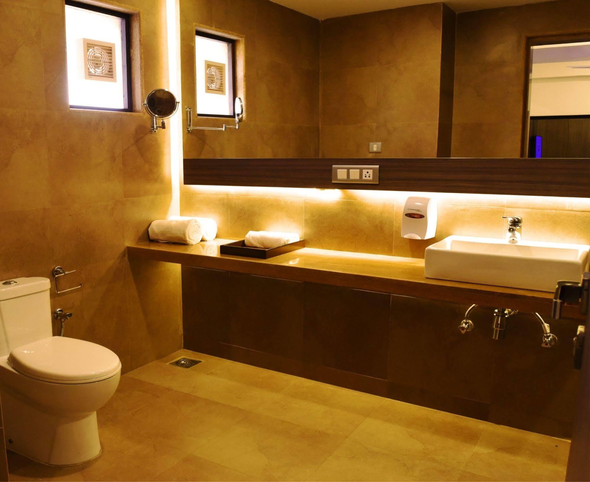 ทรีเฮาส์ เนปจูน Hotel ปณชี ภายนอก รูปภาพ