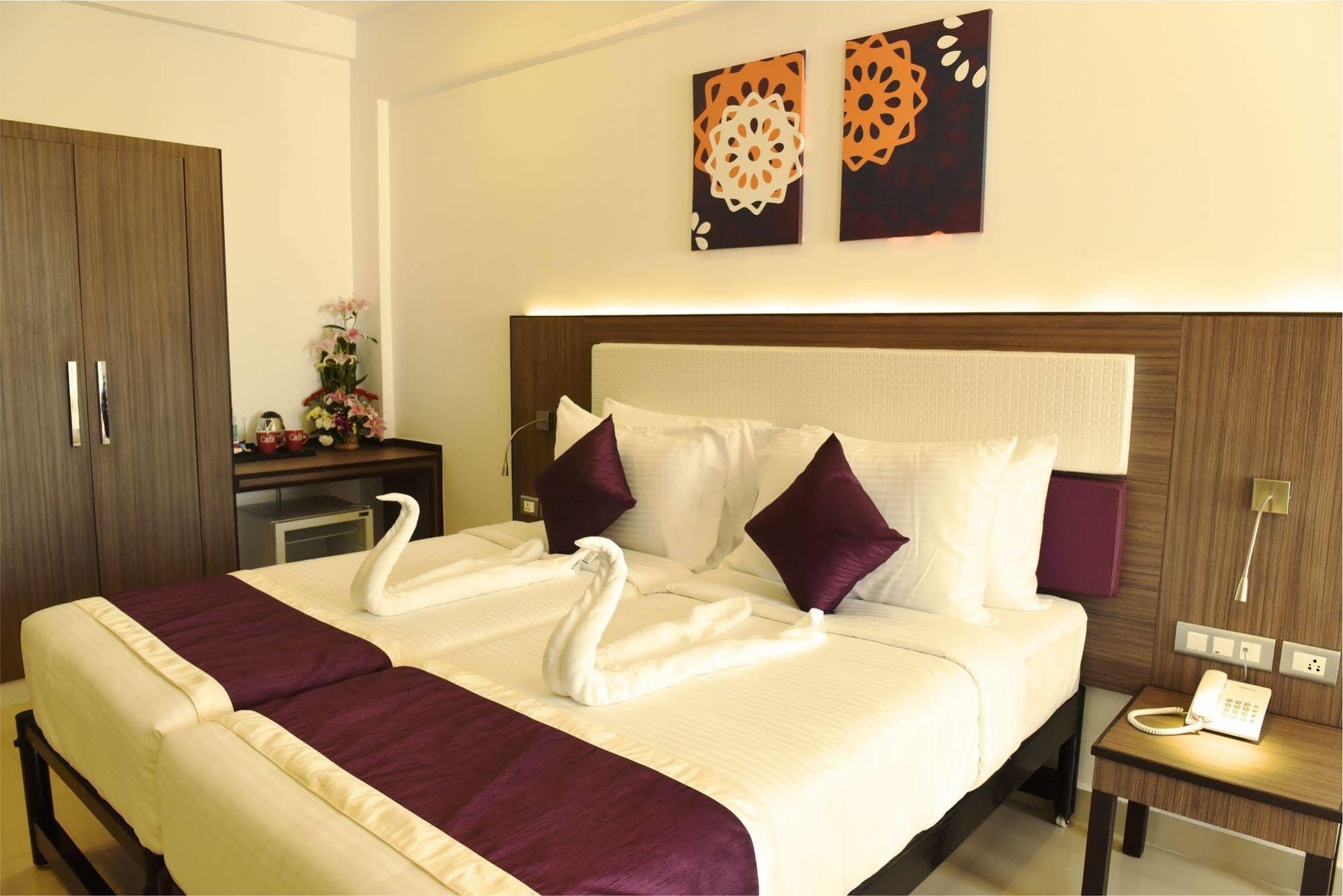 ทรีเฮาส์ เนปจูน Hotel ปณชี ภายนอก รูปภาพ