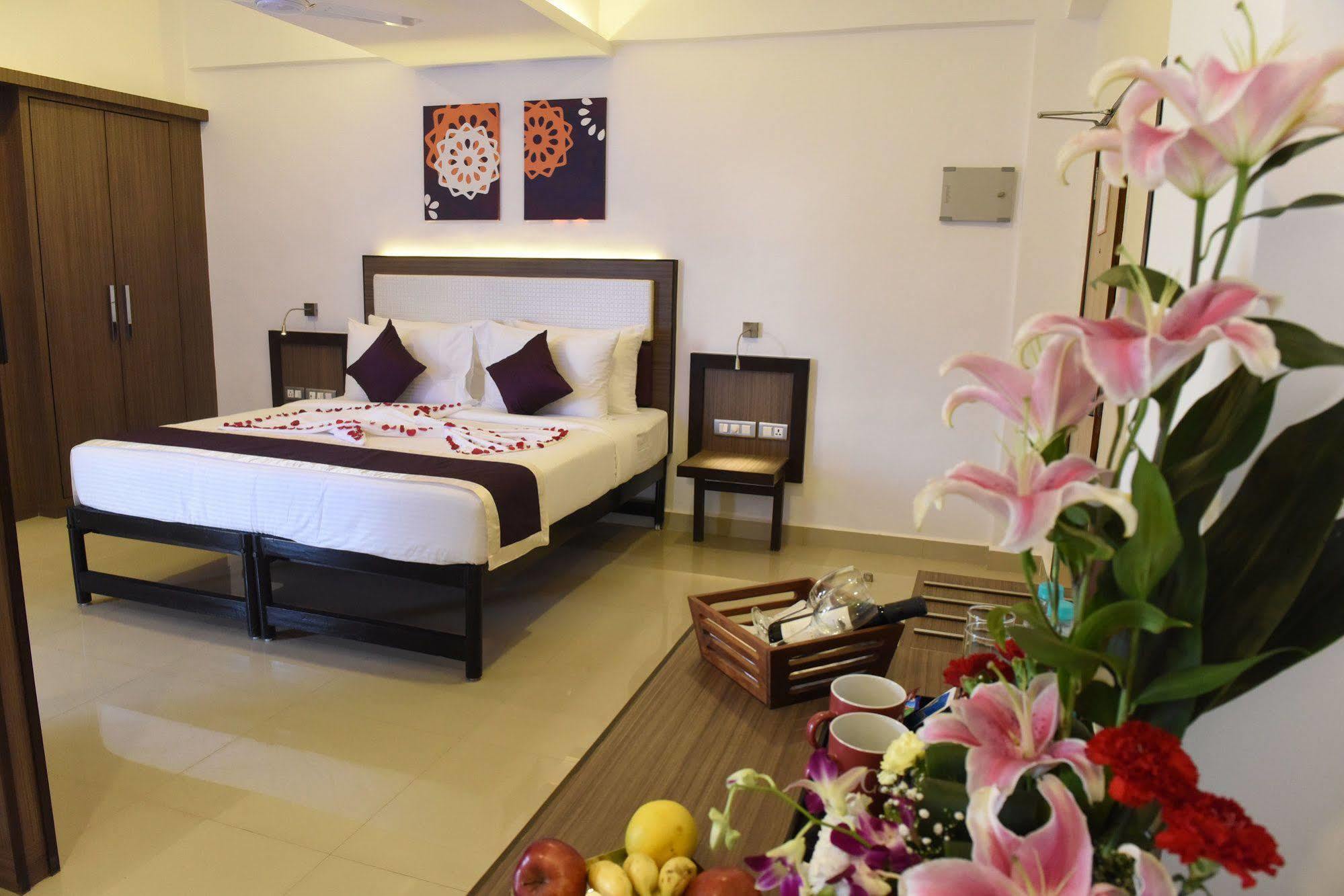 ทรีเฮาส์ เนปจูน Hotel ปณชี ภายนอก รูปภาพ