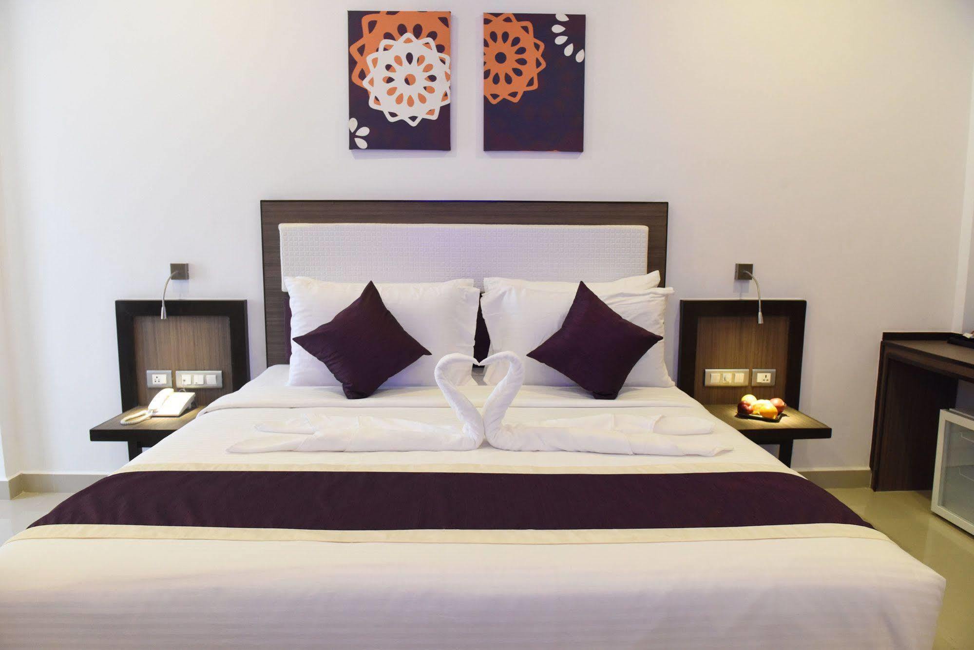 ทรีเฮาส์ เนปจูน Hotel ปณชี ภายนอก รูปภาพ