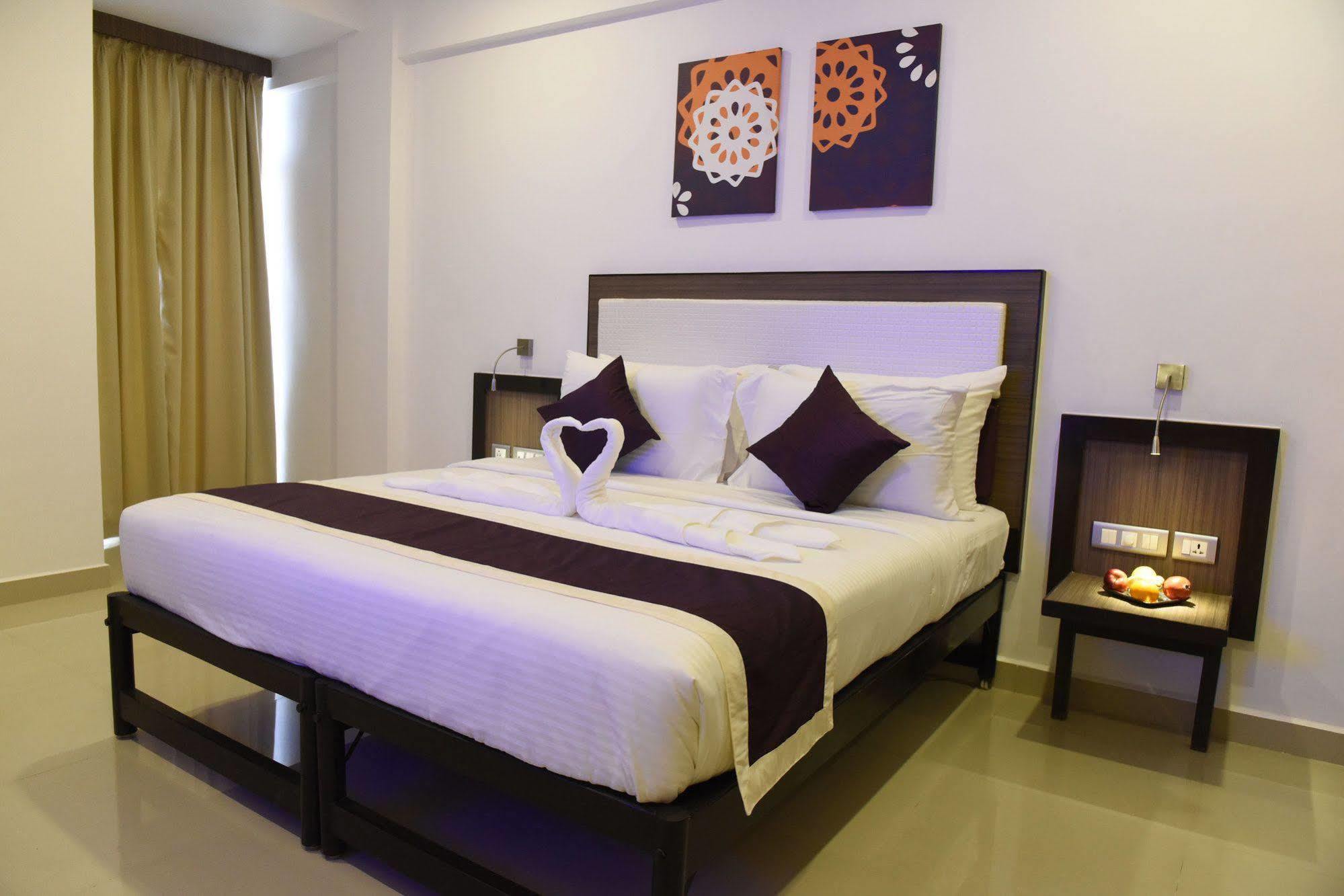 ทรีเฮาส์ เนปจูน Hotel ปณชี ภายนอก รูปภาพ