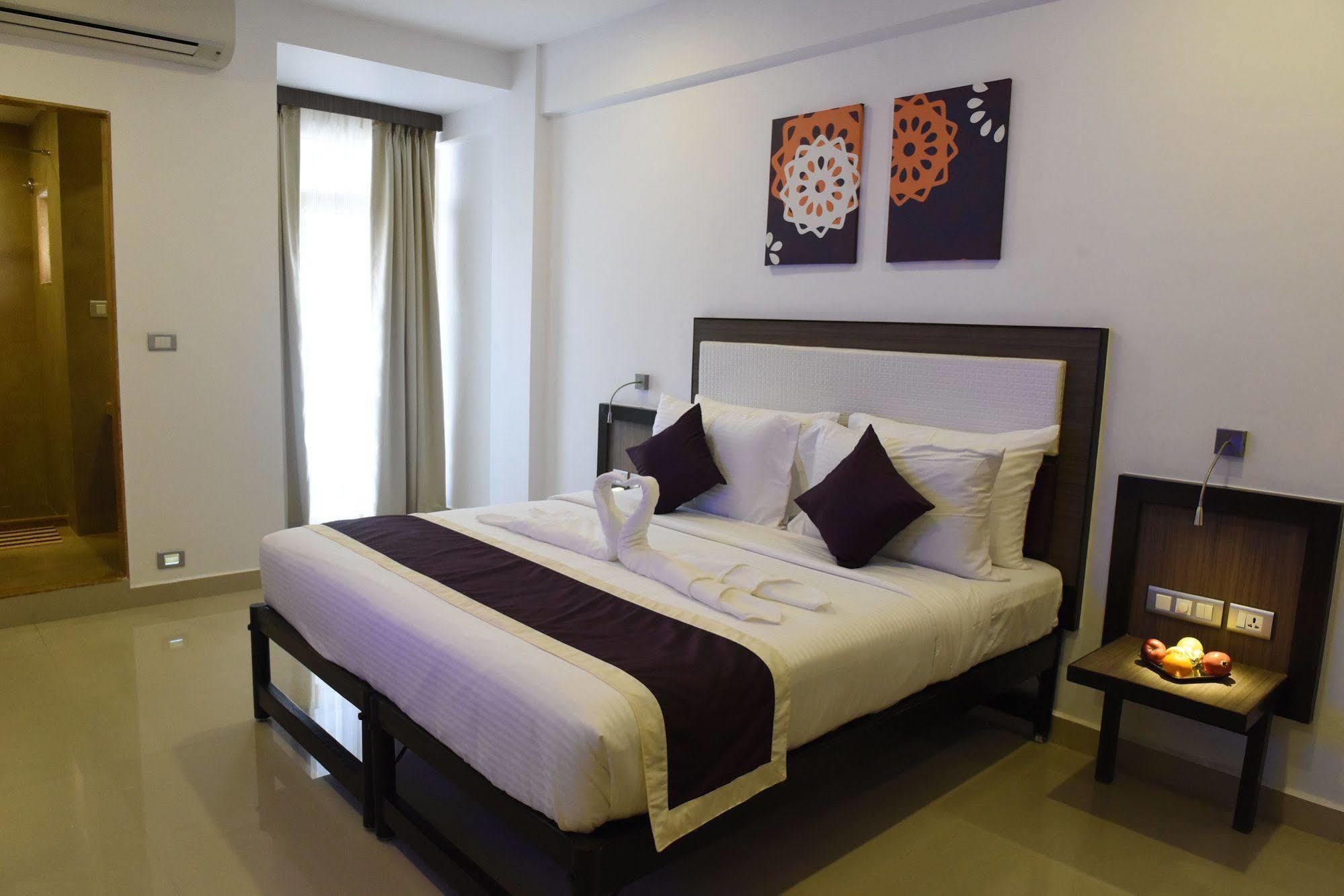 ทรีเฮาส์ เนปจูน Hotel ปณชี ภายนอก รูปภาพ
