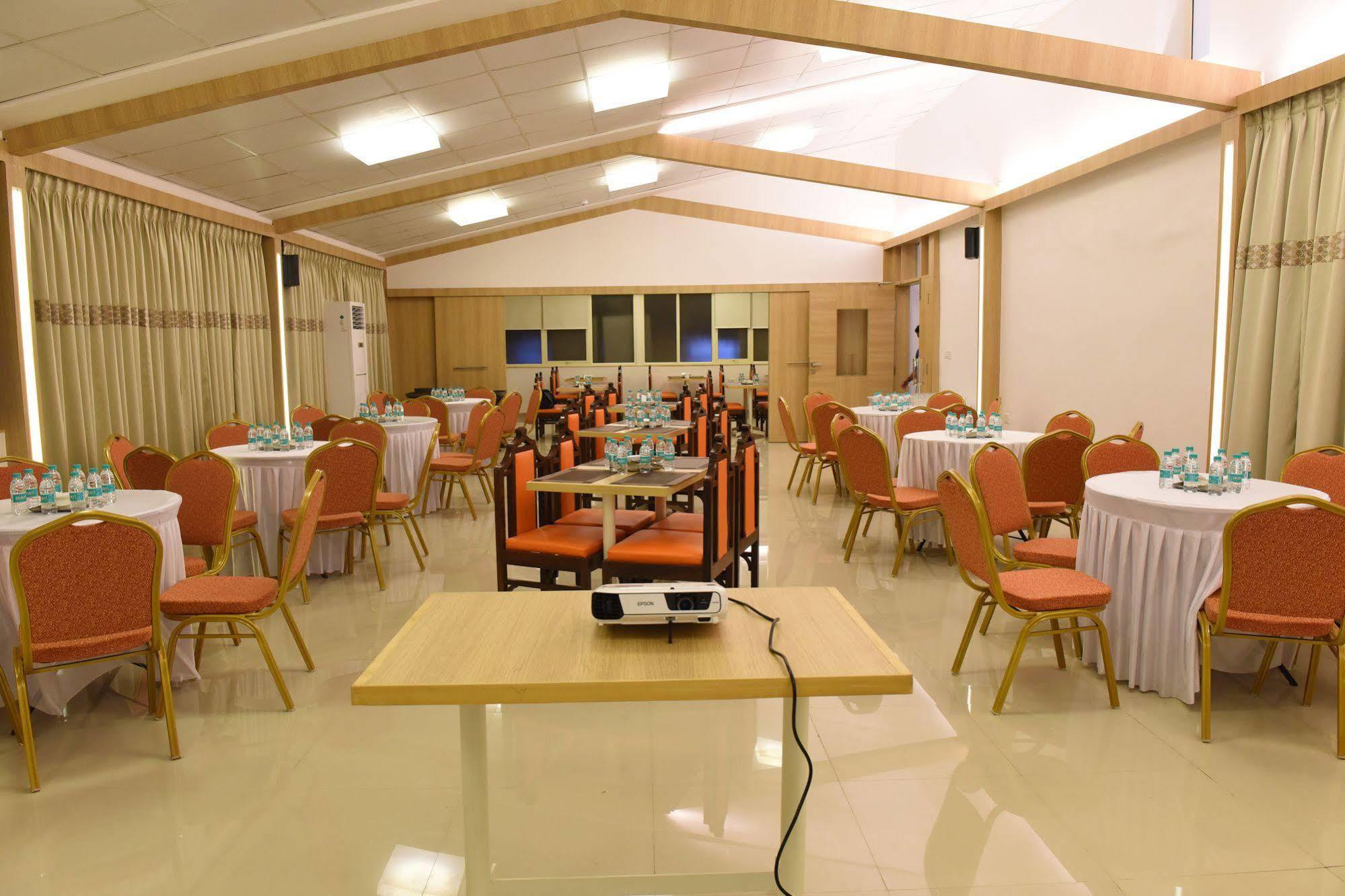 ทรีเฮาส์ เนปจูน Hotel ปณชี ภายนอก รูปภาพ