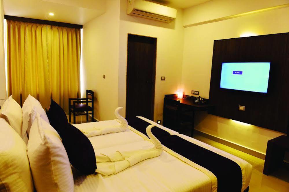 ทรีเฮาส์ เนปจูน Hotel ปณชี ภายนอก รูปภาพ